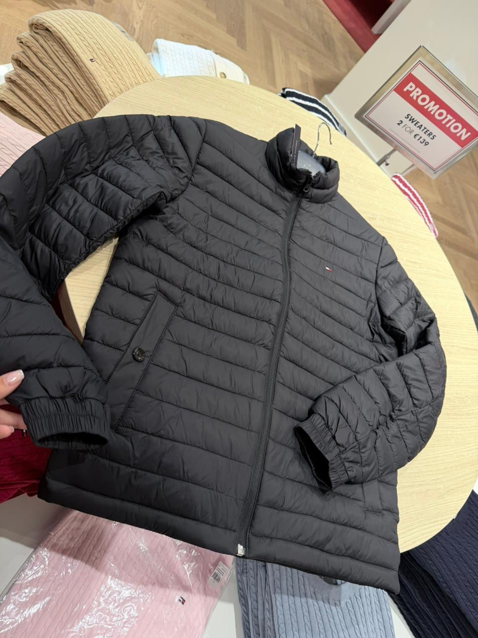Xhup Tommy Hilfiger (MESHKUJ) OCT