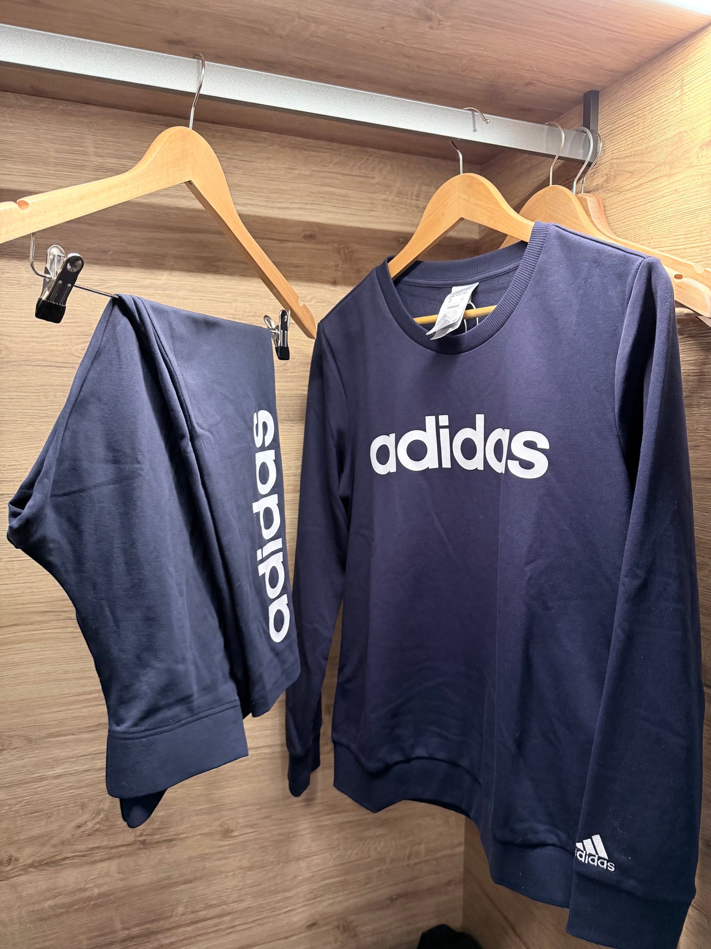 Kostum Adidas (FEMRA)