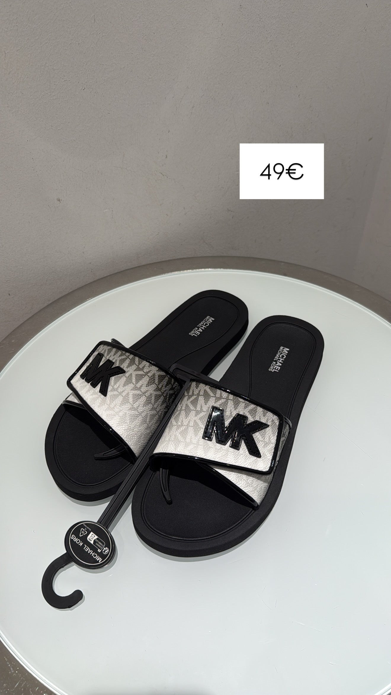 Shapka Michael Kors (FEMRA)(STOCK)