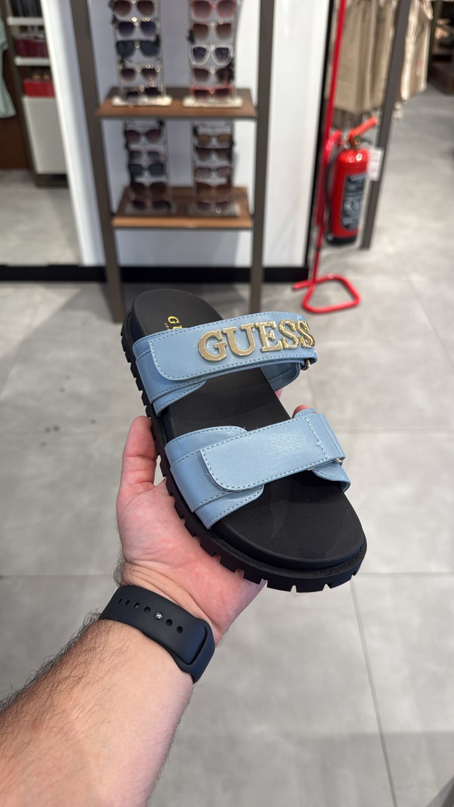 Shapka Guess (FEMRA) 29M(STOCK)HH