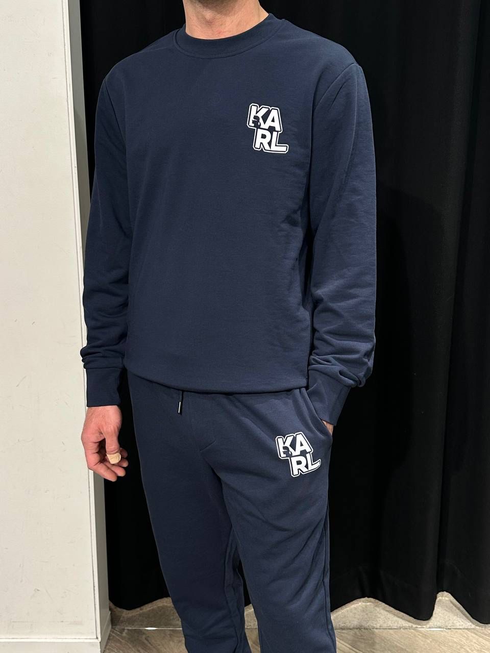 Kostum Karl Lagerfeld (MESHKUJ)