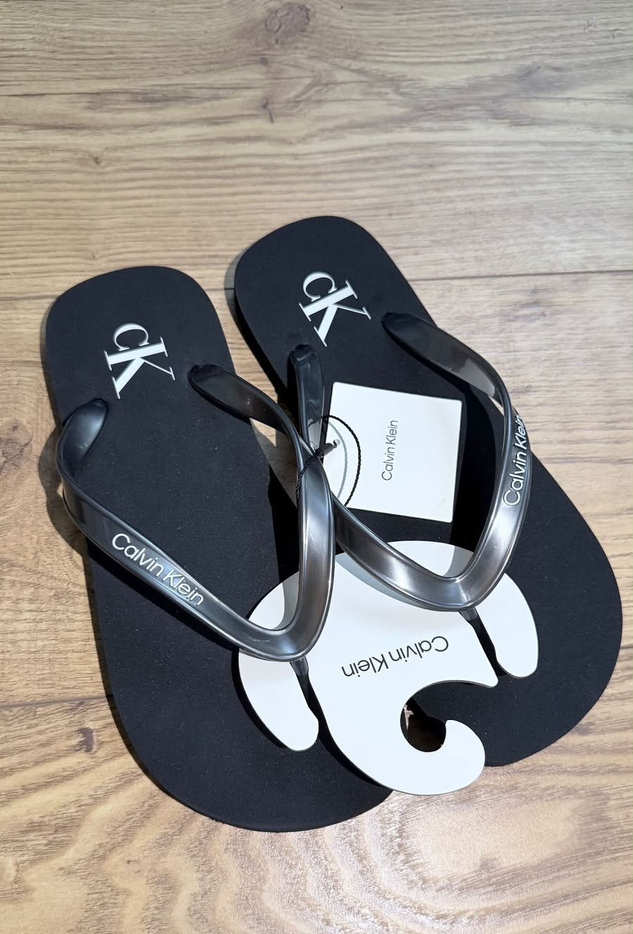 Shapka Calvin Klein (FEMRA)(STOCK)