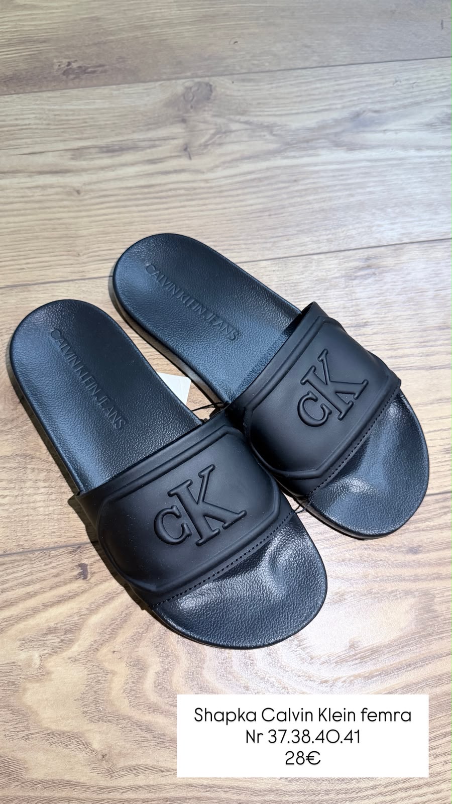 Shapka Calvin Klein (FEMRA)(STOCK)