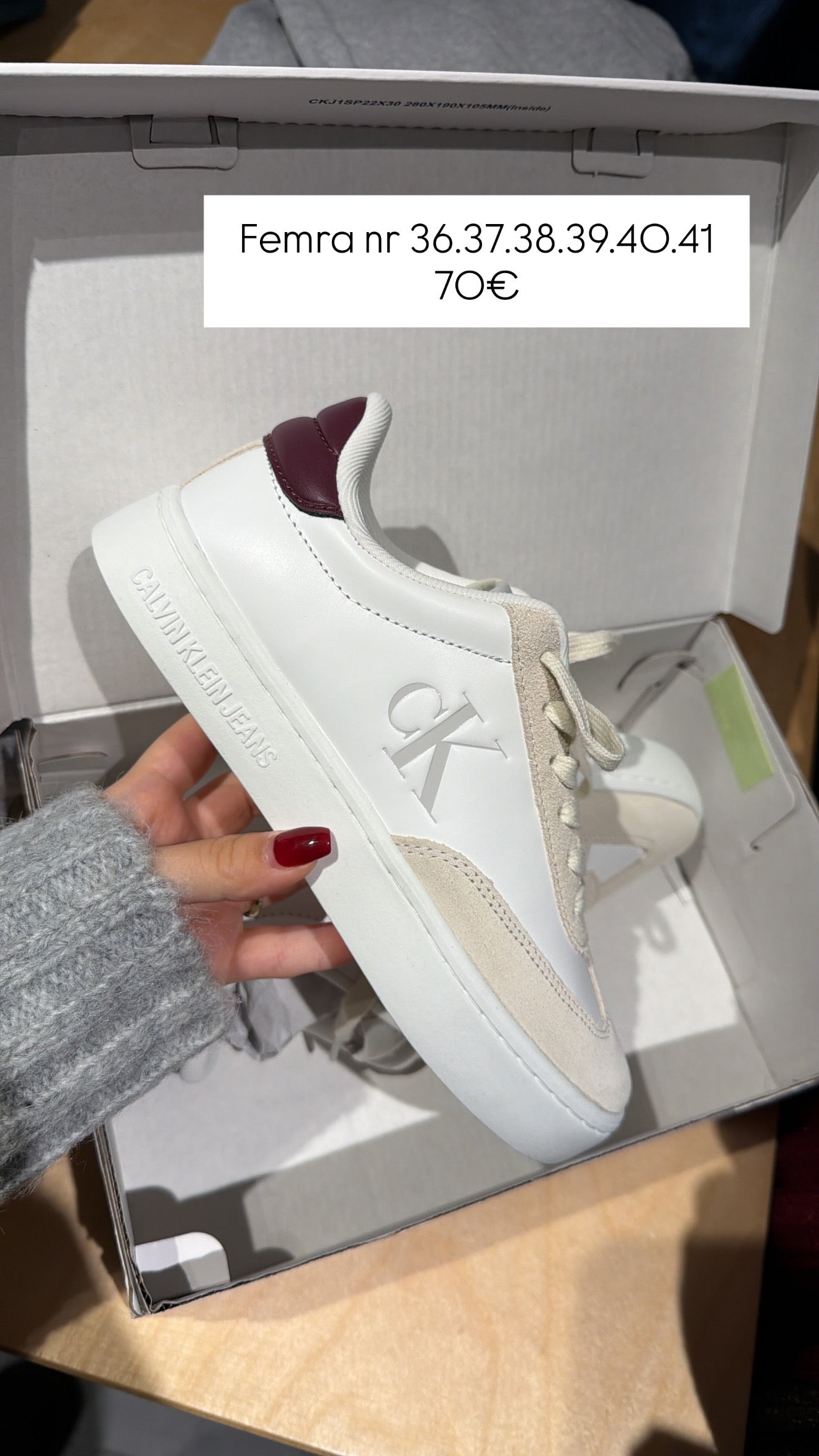 Atlete Calvin Klein (FEMRA)(STOCK)