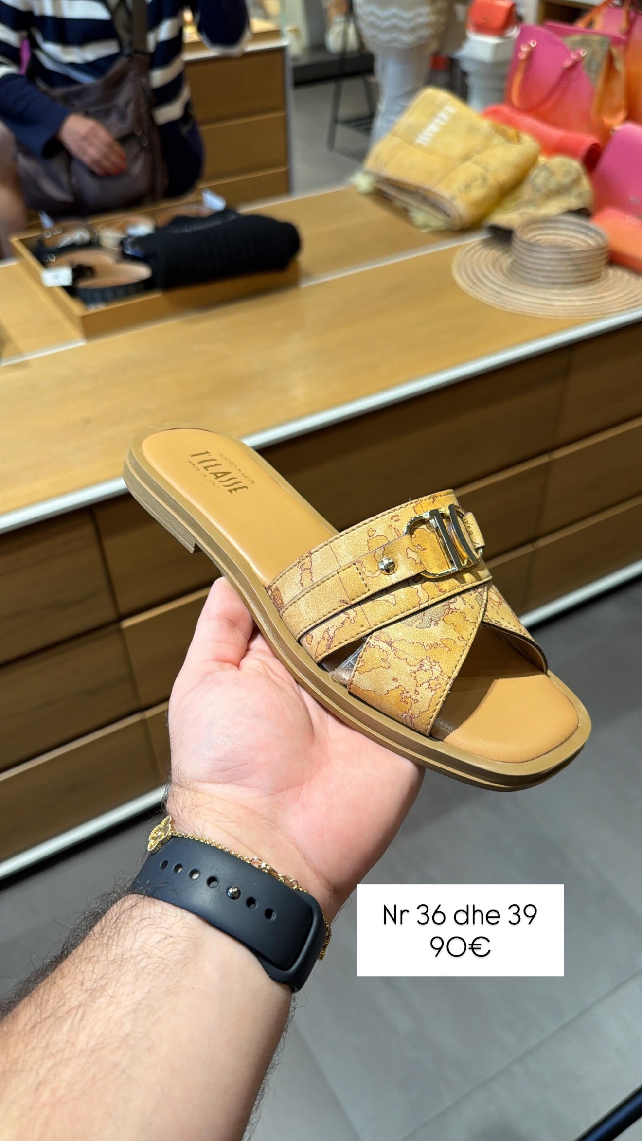 Shapka Alviero (FEMRA)(STOCK)