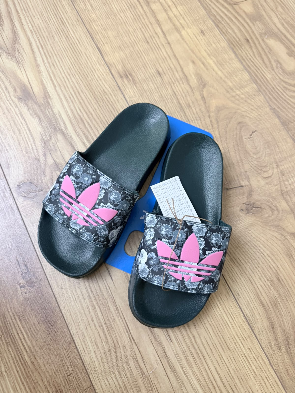 Shapka Adidas (FEMRA)(STOCK)