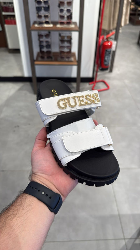 Shapka Guess (FEMRA)(STOCK)