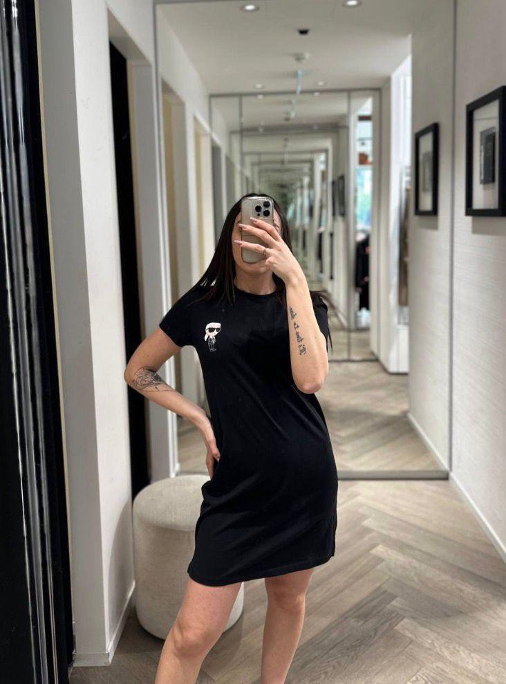 Fustan Karl Lagerfeld(STOCK)