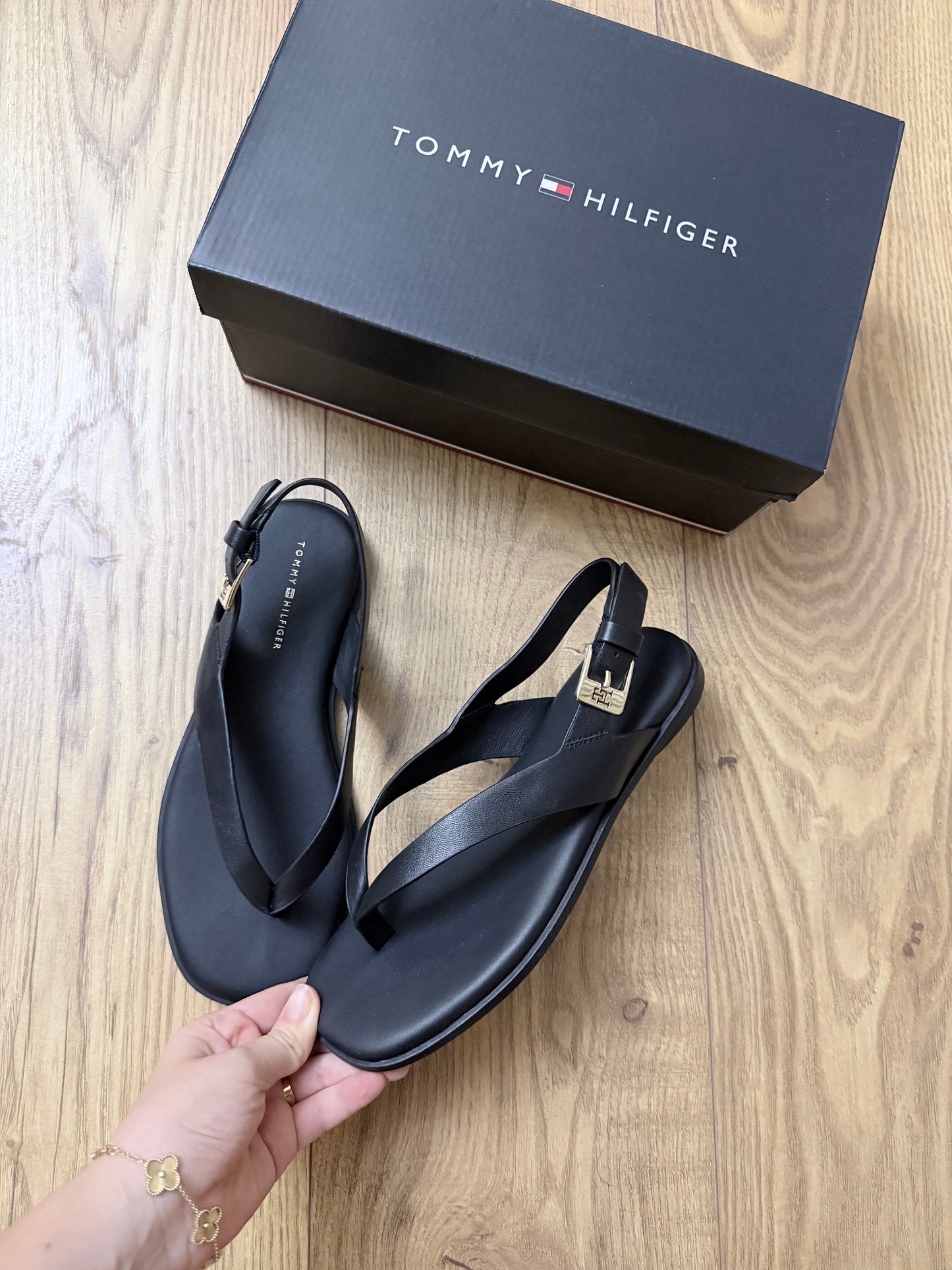 Sandale Tommy Hilfiger(FEMRA)(STOCK)