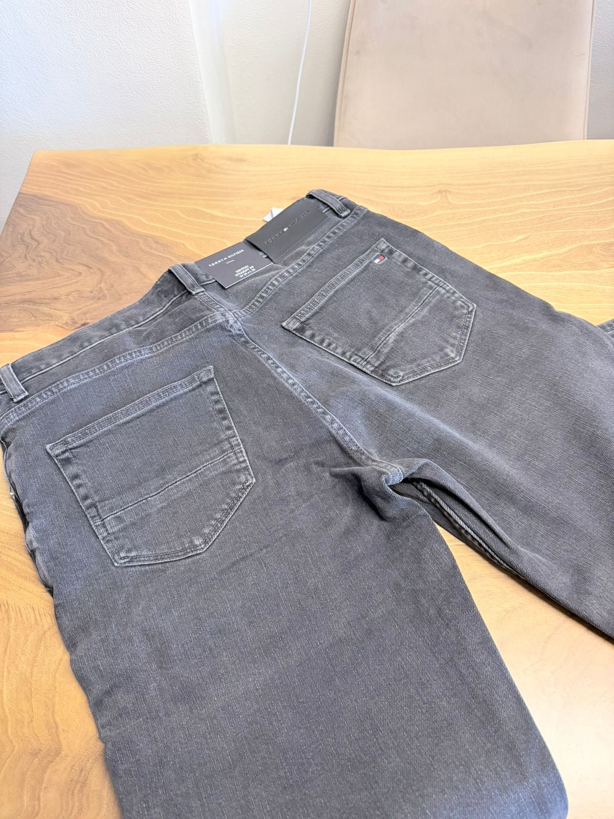 Xhinse Tommy Hilfiger (MESHKUJ)(STOCK)