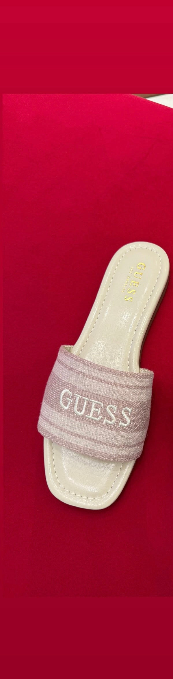 Shapka Guess (FEMRA)(STOCK)