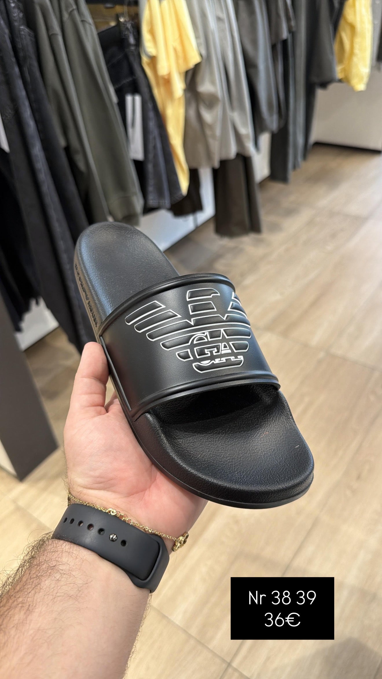 Shapka Giorgio Armani (FEMRA)(STOCK)