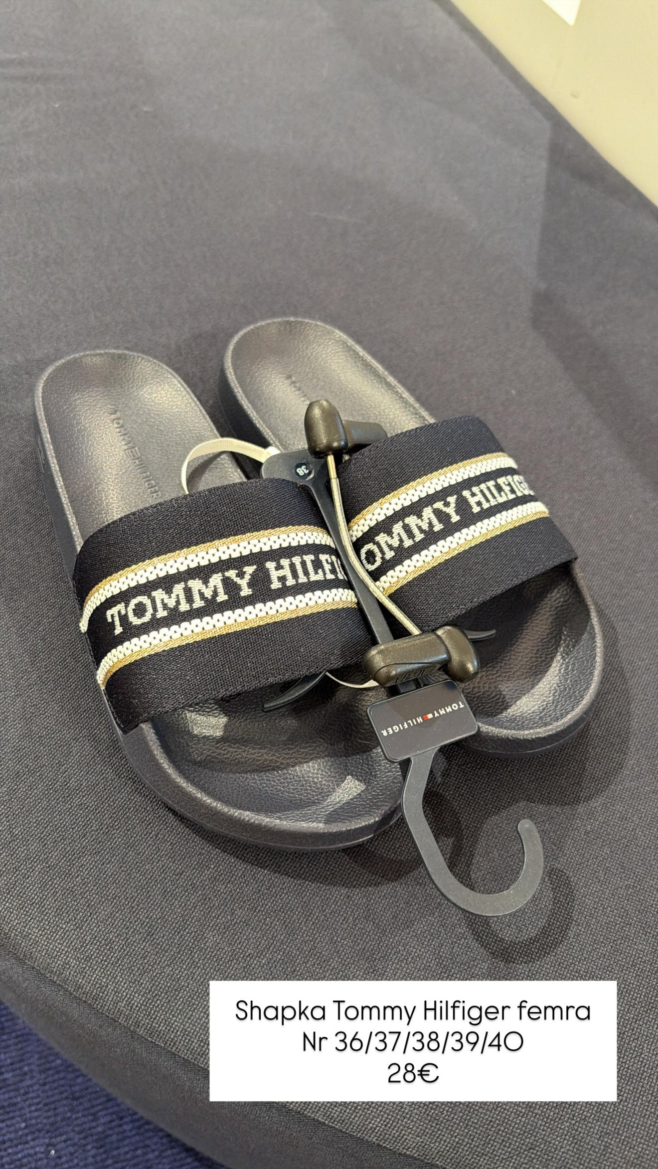 Shapka Tommy Hilfiger (FEMRA)(STOCK)