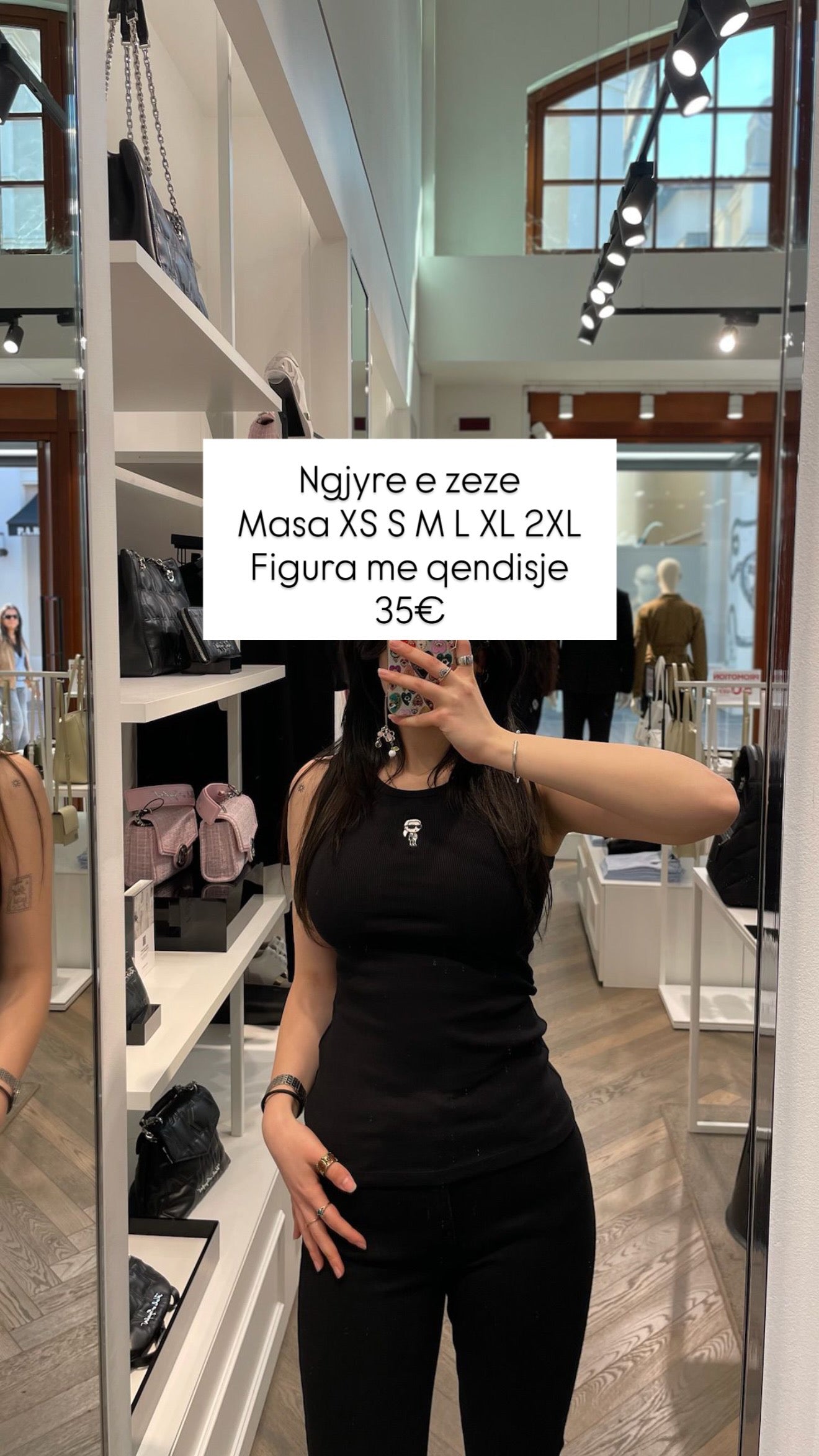 Kanatiere Karl Lagerfeld (FEMRA)(STOCK)