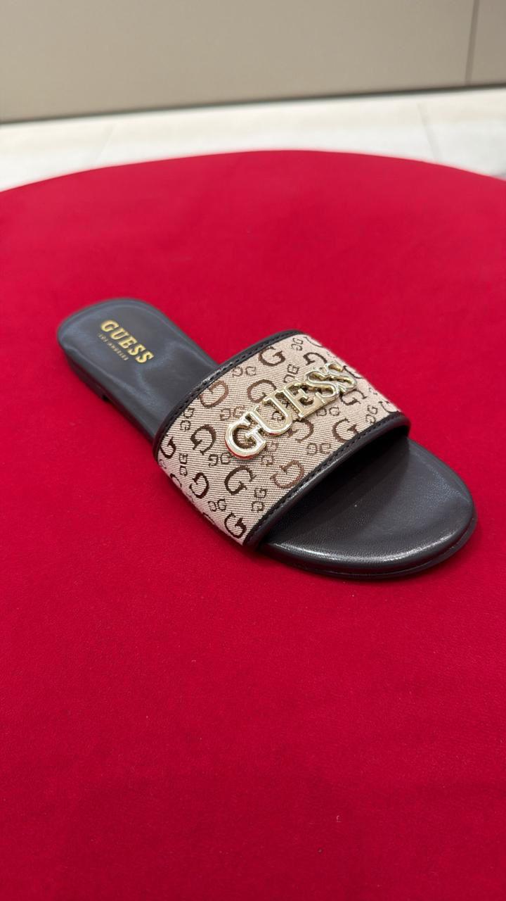 Shapka Guess (FEMRA)(STOCK)