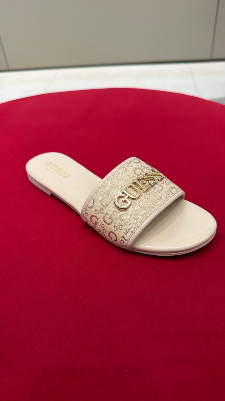 Shapka Guess (FEMRA)(STOCK)