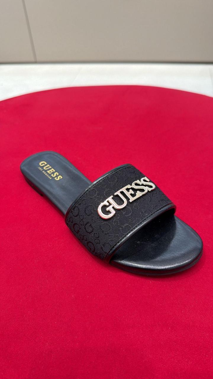 Shapka Guess (FEMRA)(STOCK)